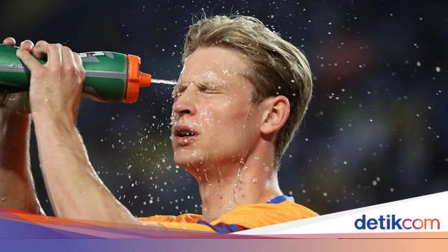 Barcelona Maunya Pertahankan De Jong, tapi LaLiga...