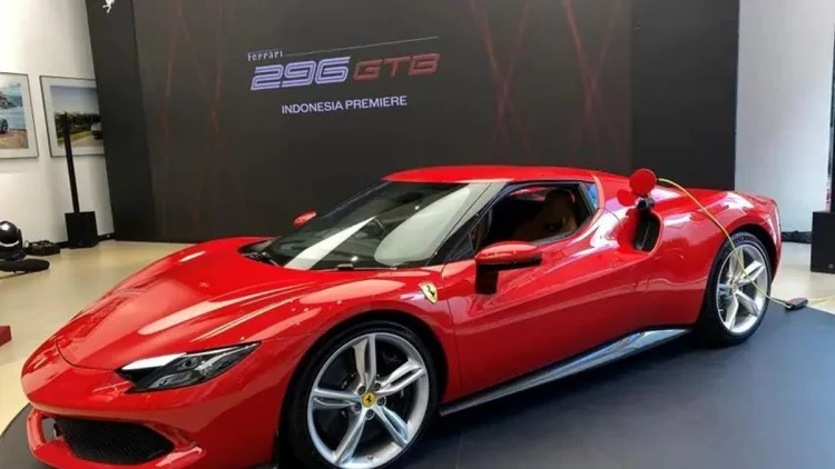 Supercar Hybrid Ferrari 296 GTB Resmi Meluncur di Indonesia