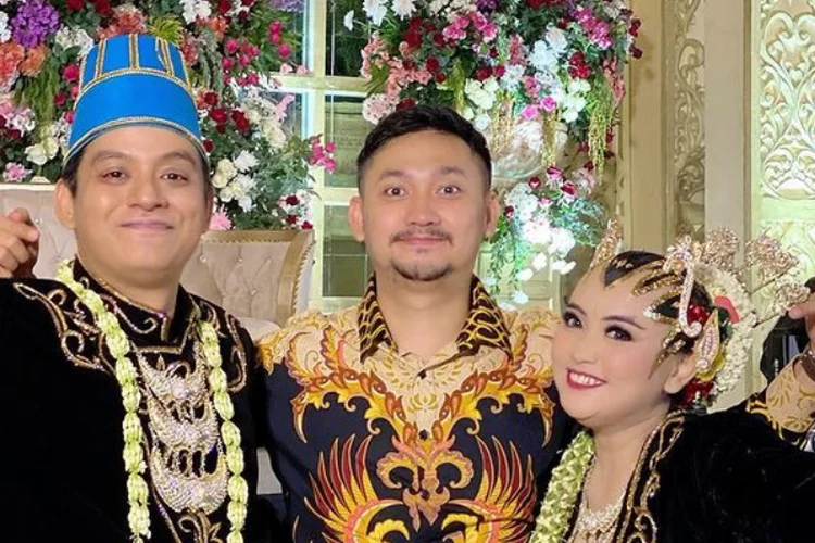 Hadiri pernikahan Lebby Wilayati keponakan Dewi Perssik, Angga Wijaya pamer cincin di jari manis: Masih ada