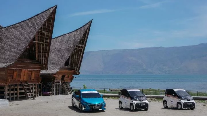 Toyota Bangun Ekosistem Kendaraan Listrik di Danau Toba