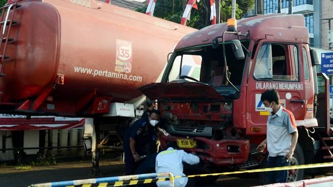 Polisi: Tersangka Tabrakan Maut Cibubur Hanya Sopir Truk Pertamina