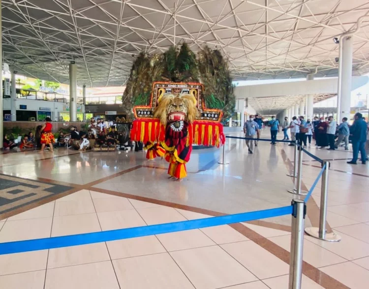 Ada Reog Ponorogo di Bandara Internasional Juanda, Bikin Penumpang Terkesan