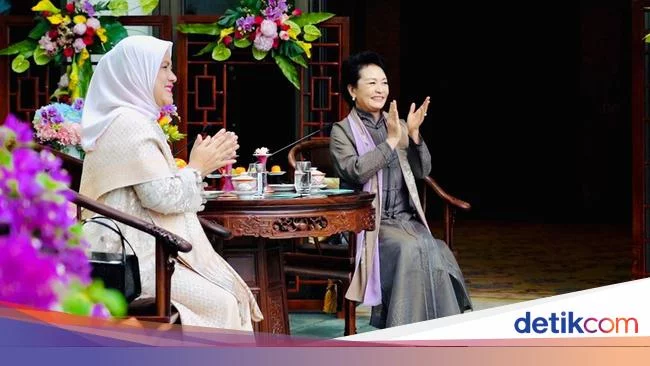 Momen Iriana Jokowi Dijamu Minum Teh oleh Madam Peng Liyuan