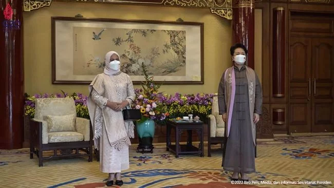 Minum Teh Bareng Istri Xi Jinping, Iriana Jokowi Tampil Anggun