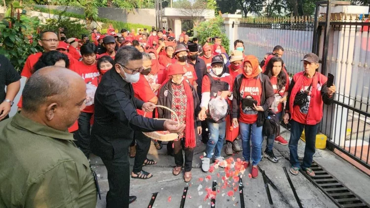 Tabur Bunga Kenang Peristiwa 27 Juli 1996, PDIP Tuntut Aktor Intelektual Diusut