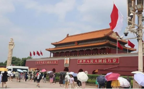 Peristiwa Langka! Bendera Merah Putih Berkibar di Kota Terlarang China