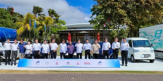 Lima Brand Otomotif Operasikan Proyek Ekosistem Kendaraan Elektrifikasi di Bali