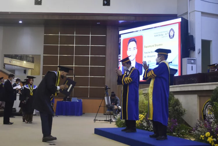 UNDIP Kembali Luluskan Mahasiswa Double Degree dan Mahasiswa Internasional pada Wisuda ke-167