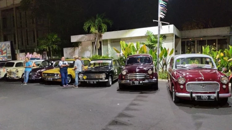 Ratusan Fiat Klasik Kumpul di Surabaya, Datang via Jalur Darat