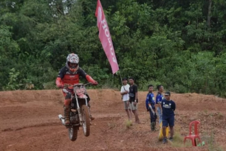 Gubernur Kalsel : Kejurnas Grasstrack Ajang Prestasi Atlet Otomotif Banua