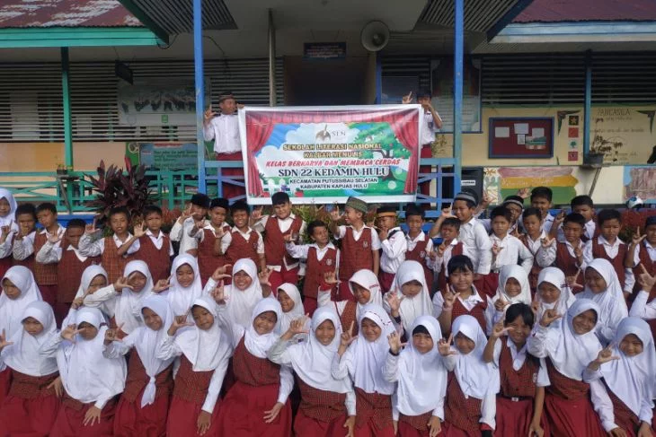 Memicu budaya literasi, siswa perlu didorong buat karya tulis dengan memanfaatkan teknologi informasi - ANTARA News Kalimantan Barat