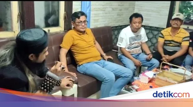Kades Ungkap Penyebab Warga Tuntut Padepokan Gus Samsudin Ditutup