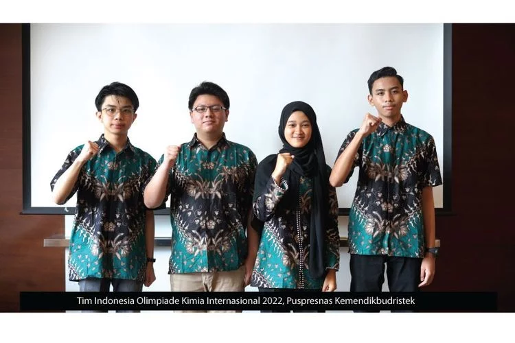 Keren! Tim Indonesia Meraih 4 Medali Perak di Olimpiade Kimia Internasional 2022, Salah Satunya dari Siswa MAN