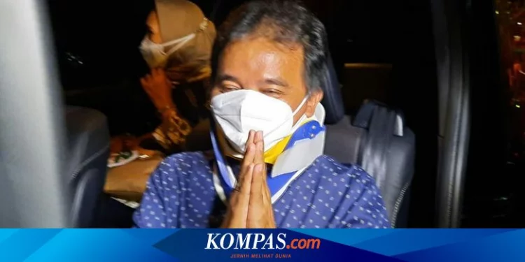 Saat Roy Suryo Ditahan Setelah Videonya yang Tertawa Lepas Ketika "Touring" Viral...