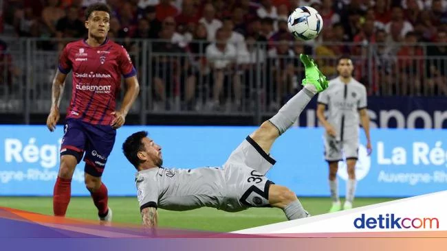 Salto Cantik Messi 'Membuka' Liga Prancis
