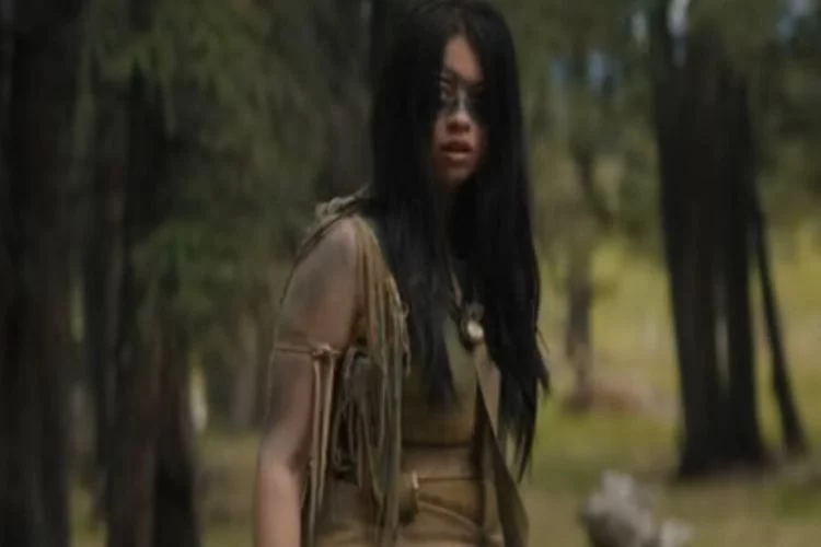FULL SPOILER! Sinopsis Film Prey: Kecerdikan Naru Wanita Suku Indian Comanche Hadang Predator