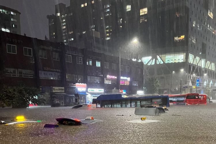 Terperangkap di Apartemen Semi-Basement, Satu Keluarga Tewas dalam Peristiwa Banjir Bandang di Korea Selatan