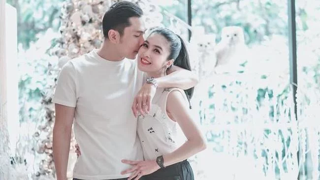 7 Potret Ultah Sandra Dewi, Diajak Suami Makan di Resto Korea hingga Kado Mobil Mewah