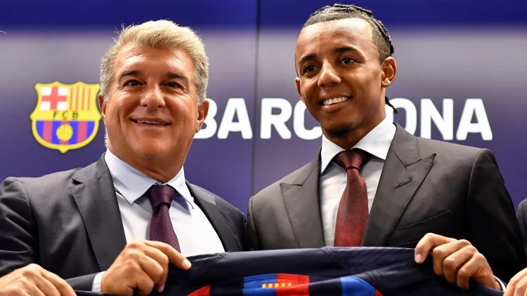 Jules Kounde Satu-Satunya Pemain Baru Barcelona Yang Tak Terdaftar