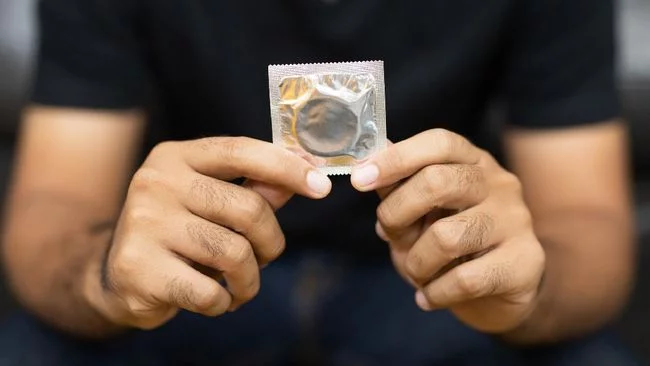 Pertolongan Pertama 'Tragedi' Lupa Pakai Kondom saat Bercinta