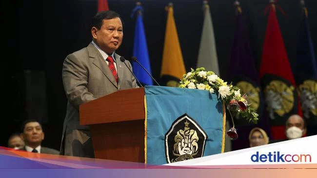 Hadiri Sidang Tahunan MPR, Prabowo Salami Bambang Pacul hingga Mahfud