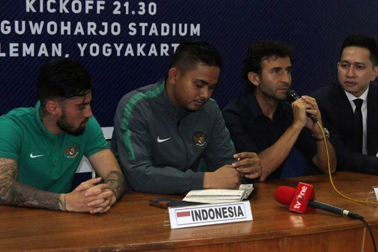 Adu Kualitas Pelatih Persib Bandung vs Persija Jakarta, Siapa Terbaik? Borussia Dortmund vs Timnas Spanyol