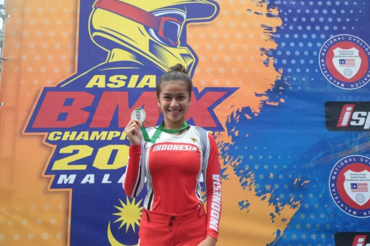 Pebalap Indonesia Jasmine Azzahra raih emas di Kejuaraan BMX Internasional di Malaysia