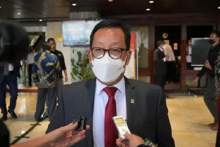 Ketua Komisi VII DPR Kritik Luhut Soal Pengumuman Harga Pertalite dan Solar Naik