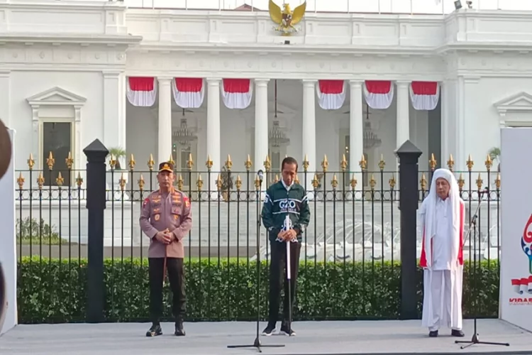 Kapolri dan Habib Luthfi Dampingi Presiden Jokowi Lepas Kirab Merah Putih di Istana
