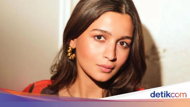 Alia Bhatt Foto Minim Makeup, Cantiknya Menohok!