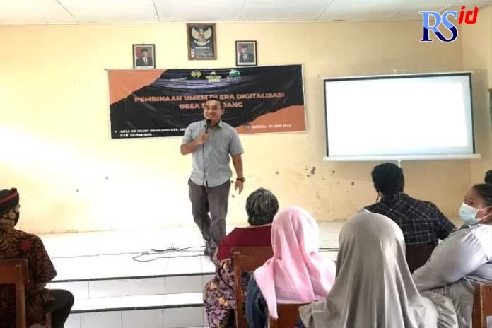 Tim Pengabdian Masyarakat Fakultas Hukum Unnes Ajak Warga Desa Branjang Melek Teknologi Informasi