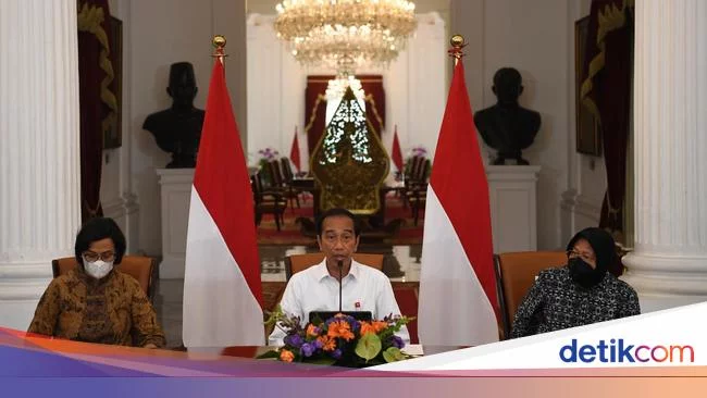 Jokowi Naikkan Harga Pertalite-Pertamax, Ekonom: Tidak Kreatif!