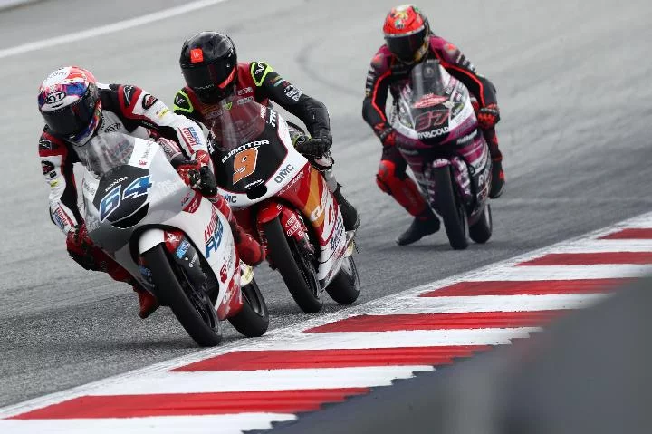 Moto3 Misano: Mario Aji Jatuh, Dennis Foggia Juara
