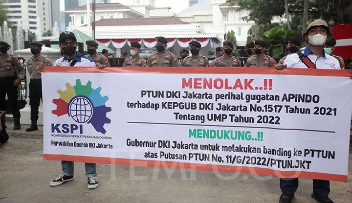 DKI Akan Hitung Dampak Kenaikan Harga BBM untuk Besaran UMP 2023