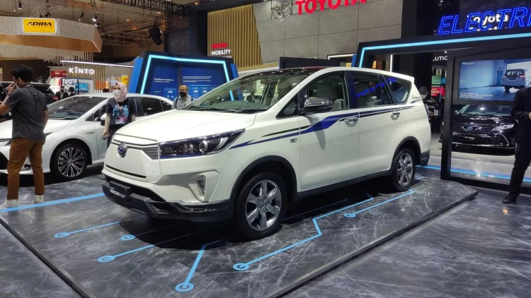 Toyota Innova Hybrid yang Bakal Meluncur di Indonesia Pakai Nama Zenix?