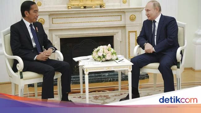 Saat Jokowi 'Ancam' Pulang Bila Posisi Duduk dengan Putin Tak Dekat