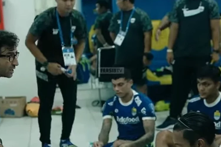 WADUH! Luis Milla Harap-harap Cemas Jelang Persib Bandung vs Arema FC, 3 Pemain Berpotensi Dicoret?