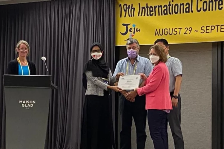 Mahasiswa UI meraih gelar terbaik presentasi konferensi internasional di Korsel