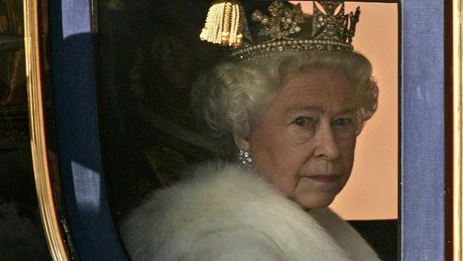Gemar Otomotif, Ratu Elizabeth Tidak Punya SIM