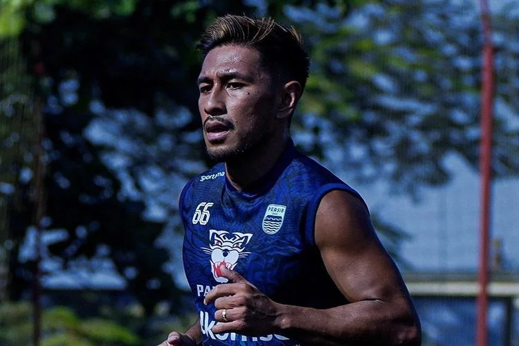 Bukan Kehendak Luis Milla 3 Pemain Terpaksa Dicoret? Isyarat Daisuke Sato Jelang Persib Bandung vs Arema FC