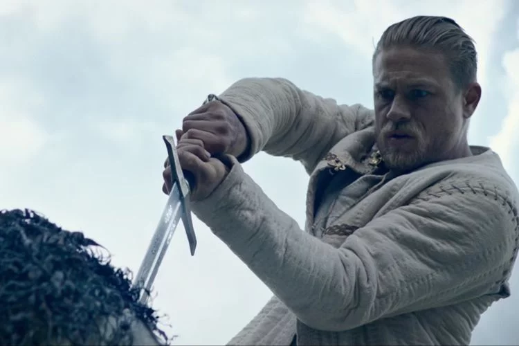 Sinopsis Film King Arthur Legend Of The Sword yang Bakal Tayang di Bioskop Trans TV   