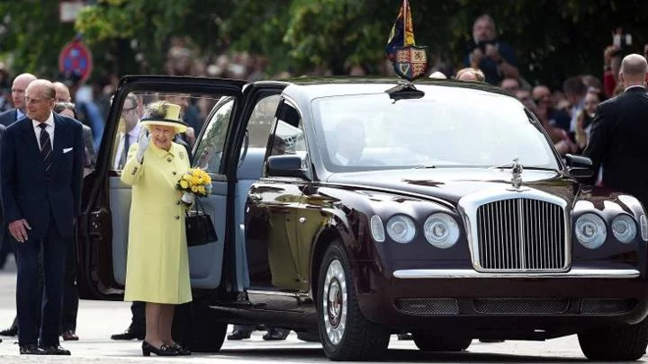 Hobi Nyetir Mobil, Mengapa Ratu Elizabeth II Tidak Pernah Punya SIM
