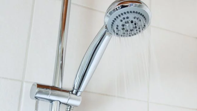 Cara Membersihkan Kepala Shower, Mandi Jadi Lebih Bersih