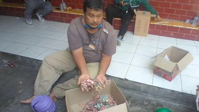 Puluhan Juta Uang Tabungan Haji Warga Solo Rusak Dimakan Rayap