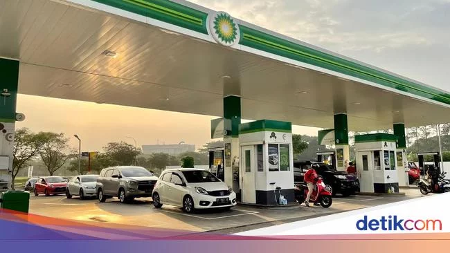 'Pertalitenya' BP Turun Harga, Pilih Ini Atau Punya Pertamina?