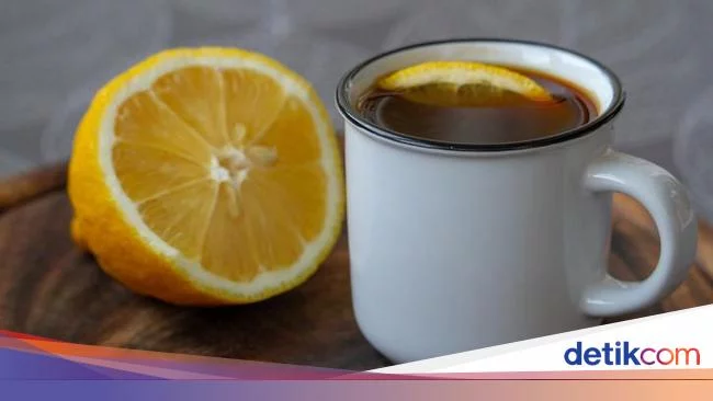 Ini Alasan Orang Suka Menambahkan Air Lemon pada Seduhan Kopi