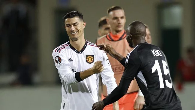 MU Menang, Ronaldo Tersenyum Lagi di Samping Antony