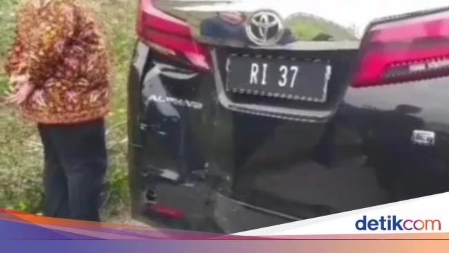 Mobil Rombongan Menteri Pertanian Kecelakaan di Tol Jombang
