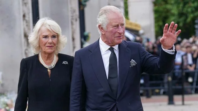 Cinta Raja-Ratu Inggris: Kenapa Charles Tak Nikahi Camilla Sejak Awal?