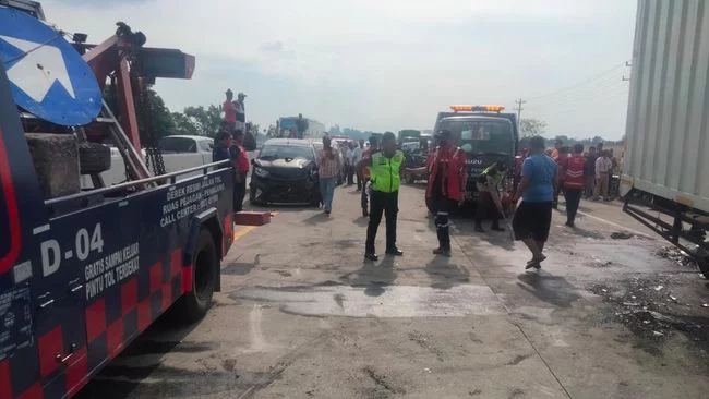 Kecelakaan Beruntun 13 Mobil Tol Pejagan, Anak Jamintel Kejagung Tewas